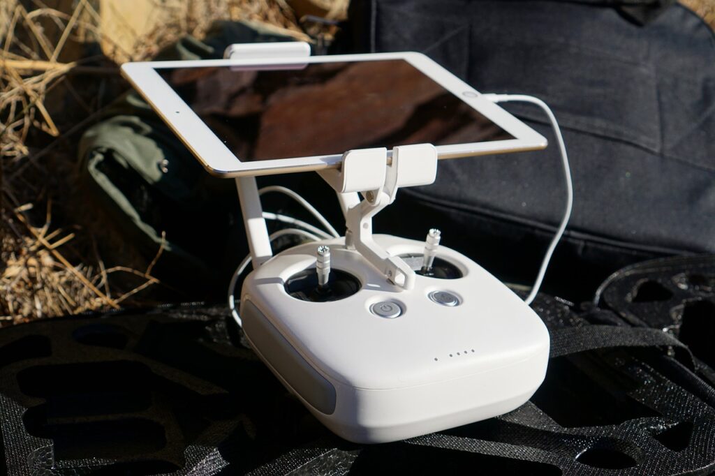 drones remote control, ipad, signal-1112756.jpg